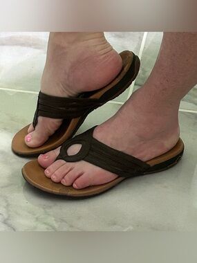 Merrell EUC Women’s Size 8 Mahogany Thong Sandals Leather Recycled Rubber